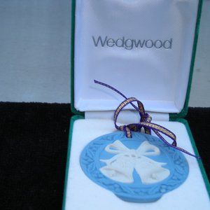 Wedgewood jasper ornament, with white bells